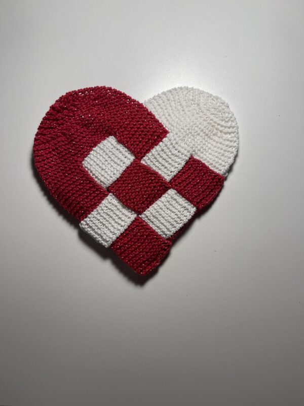 Strikket flettet julehjerte